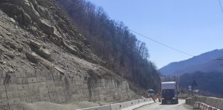 (FOTO) Se dă ordinul de începere a lucrărilor de stabilizare a versantului, pe DN 10, la Siriu