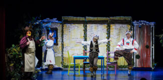 (VIDEO/FOTO) ,,Capra cu trei iezi”, premieră cu casa închisă, la Teatrul ,,George Ciprian”