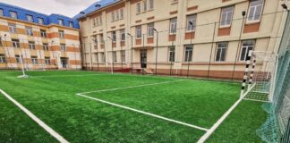 (FOTO) Teren multifuncțional de sport, amenajat la Colegiul Hasdeu