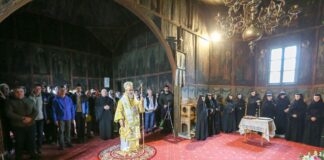 Mănăstirea Poiana Mărului, în sărbătoare. A oficiat ÎPS Ciprian