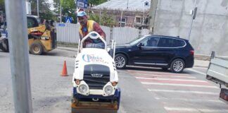 (FOTO) Reziliere! Primăria i-a alungat pe neserioși. Muncitorii de la Urbis au preluat lucrările