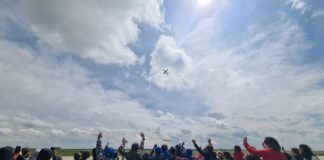 (FOTO) Ziua Piloților, la Boboc. Peste 200 de elevi, în vizită la baza aeriană