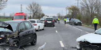 (UPDATE/FOTO) Accident pe E 85. Impact frontal. Se așteaptă în coloană
