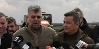 (VIDEO/FOTO) Primul asfalt pe șantierul Autostrăzii A7, în zona Râmnicu Sărat. Ciolacu și Grindeanu, în vizită pe șantier