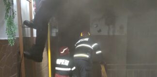 (UPDATE/VIDEO) Incendiu la un apartament din Buzău. Cinci autospeciale, mobilizate de ISU, la fața locului