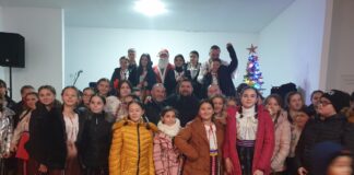 (FOTO) Serbare și cadouri, la Balta Albă. Primar: ,,Crăciun fericit!”