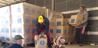 (FOTO) Alimente gratuite de la UE, pentru zeci de mii de buzoieni. A început distribuirea în localități