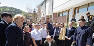 (FOTO) A început campania anti-bullying inițiată de Cătălin Moroșanu și Consiliul Județean. Azi, întâlnire cu elevii din Smeeni și Râmnicu Sărat