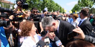 (FOTO) Marcel Ciolacu, după ce a fost huiduit de profesori: ,,Viitorul Guvern trebuie să redea demnitatea și respectul cuvenit dascălilor!”