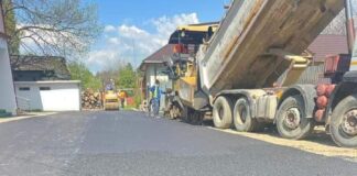 (FOTO) VERNEȘTI. A început marea asfaltare