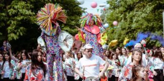 (FOTO) Iată ce evenimente sunt azi, la Festivalul AnTanTe! Distracție și explozie de culoare, pe bulevardul Bălcescu.