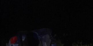 (FOTO) Trei răniți, după un impact între o mașină și o căruță. Grav accident la Smeeni