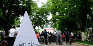 (VIDEO/FOTO) Marșul Tăcerii, pe străzile Buzăului. În memoria bicicliștilor decedați în accidente