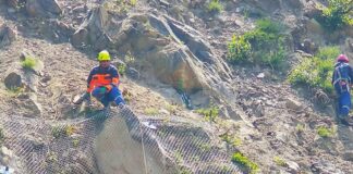 (FOTO) A început montarea plasei de protecție în zona Barajului Siriu