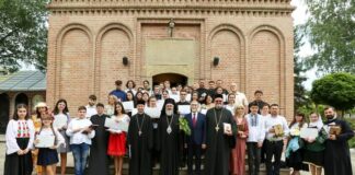 (Galerie FOTO) Olimpici premiați, în ziua de Rusalii. Recompensați de ÎPS Ciprian, în Catedrală