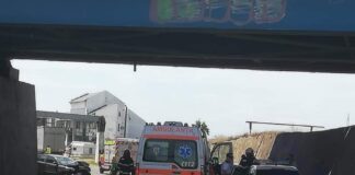 (UPDATE/FOTO) Accident pe una dintre bretelele de sub Podul Mărăcineni