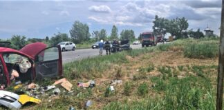 (UPDATE/FOTO) Trafic blocat pe E85, la ieșire din Râmnicu Sărat spre Focșani. Două persoane, evaluate de echipajele medicale
