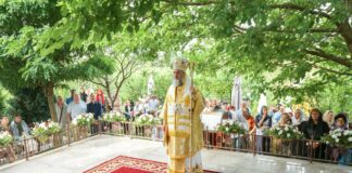 (FOTO) Hram la Schitul Săseni din Vernești. A oficiat ÎPS Ciprian