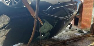 (FOTO) Mașină răsturnată, șoferiță rănită