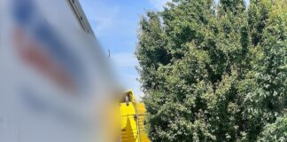 (FOTO) Grav accident pe E85. Un tânăr a fost rănit