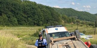(FOTO/UPDATE) Grav accident la Păcurile. Mașină răsturnată