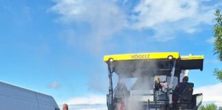 (FOTO) E 85. Asfaltare pe acostamentul consolidat, în zona Cioranca