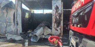 (UPDATE/FOTO) Bărbat cu arsuri, mașini incendiate. Service auto făcut scrum