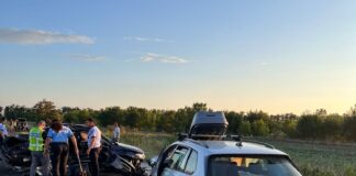 (FOTO) Tânăr decedat și trei persoane rănite, într-un accident pe E85