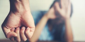 Și-a bătut soția. Bărbat din Costești, în arest pentru încălcarea unui ordin de protecție