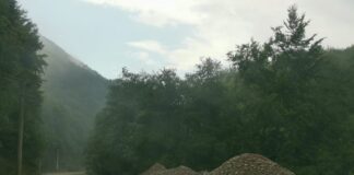 (VIDEO/FOTO) Se reabilitează drumul către Cascada Cașoca. Anunțul primarului din Siriu
