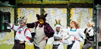 Spectacolul ,,Capra cu trei iezi” deschide noua stagiune la Teatrul ,,George Ciprian”. Piesa se joacă în weekend