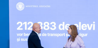 (FOTO) S-a semnat contractul. Când vor ajunge cele 61 de microbuze școlare electrice în comunitățile buzoiene