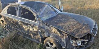 (UPDATE/FOTO) Mașină răsturnată pe șoseaua de centură a Buzăului. Două persoane, evaluate medical