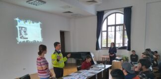 Joi, la Muzeul Județean. Polițiștii își promovează profesia, în fața liceenilor.
