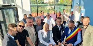 (FOTO) BERCA. Patru inaugurări. Sala Sporturilor, sediu nou al Primăriei, grădină publică și sediu al Asociației Comunelor