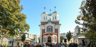 (Galerie FOTO) Rm. Sărat. Biserica ,,Sfânta Cuvioasă Parascheva”, sfințită de ÎPS Ciprian. Lăcașul a fost renovat