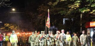 BUZĂU. Retragerea cu torțe, finalul sărbătoririi Zilei Armatei