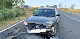 (FOTO) O fetiță și o tânără, rănite. Trei mașini, implicate în accident