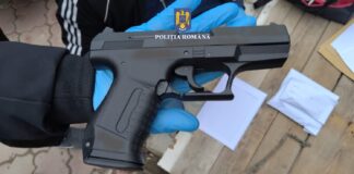 (FOTO) Percheziții. Pistoale de contrabandă, aduse din Germania, descoperite la Râmnicelu