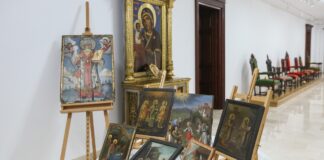 (FOTO) Icoane realizate de seminariști, expuse în holul Muzeului Bisericesc Eparhial din Buzău