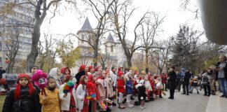 (FOTO) Colindători la Consiliul Județean, după ultima ședință din an