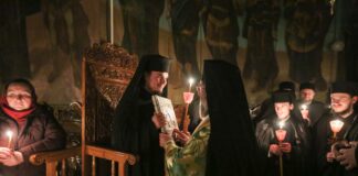 (FOTO) Monah nou la Mănăstirea Ciolanu. Slujbă de noapte, oficiată de IPS Ciprian