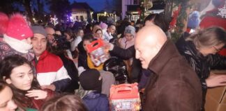 (FOTO) Decembrie Magic a început. Toți copiii au primit cadouri