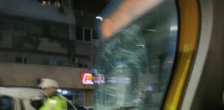(UPDATE/FOTO) Autobuz implicat în accident. Trafic dirijat pe Bulevardul Unirii