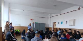 (FOTO) Polițiștii buzoieni, de vorbă cu sute de elevi