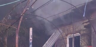 (UPDATE/FOTO) Tragedie la Stâlpu. Doi bărbați, decedați în casa cuprinsă de flăcări