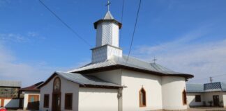 Clipe de groază în biserică. Dascălul, înjunghiat cu un cuțit. S-a întâmplat în comuna Puiești