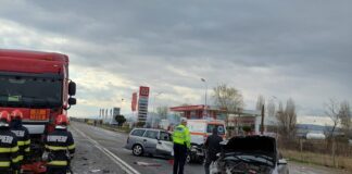 (UPDATE/FOTO) Trafic blocat la ieşire din Buzău spre Ploieşti. Echipaj de descarcerare solicitat la faţa locului