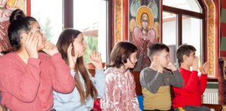 Ședințe de terapie gratuite pentru copiii cu deficiențe de auz și vorbire. Proiect al Arhiepiscopiei