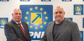 (FOTO) Filiala demisionară AUR Nehoiu, cu arme și bagaje la PNL. Anton Băceanu, candidatul liberalilor pentru Primărie